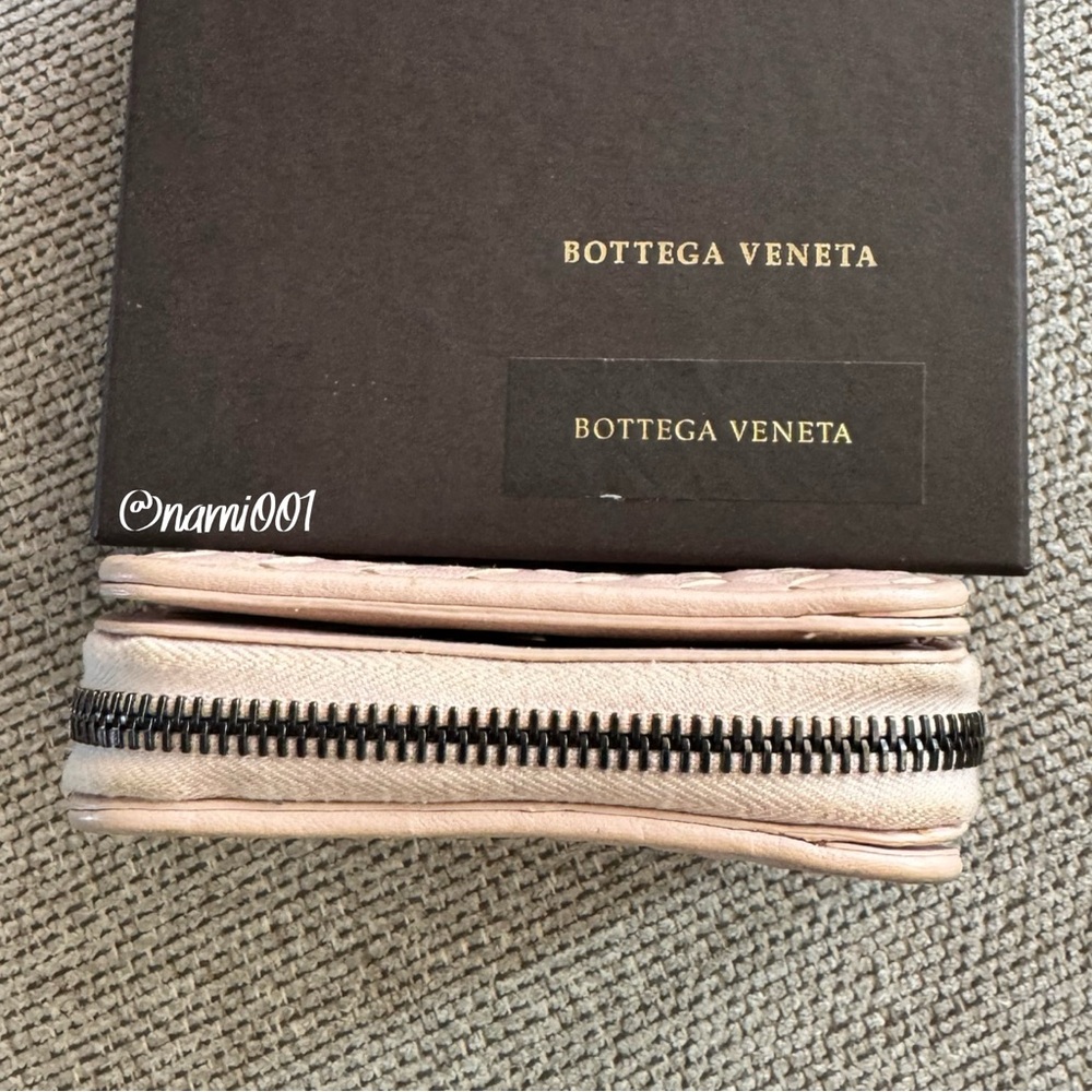 Bottega Veneta Blush Woven Leather Wallet - Picture 3 of 11